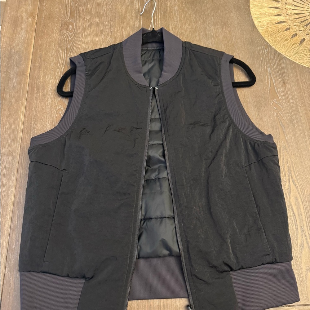 Black Sleeveless Bomber Vest